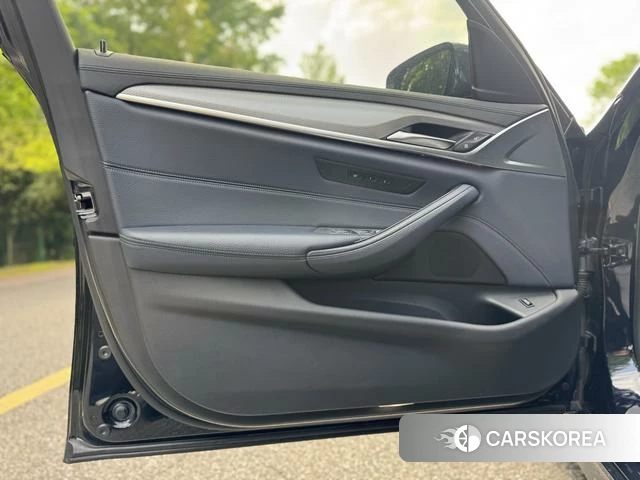 BMW 5 series (imported) 2020 Черный из Китая