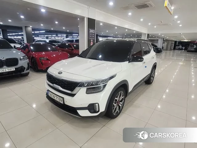 Kia Seltos 2021 Белый двухцветный из Кореи