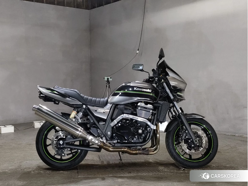 Проданный Kawasaki ZRX 1200 2015 из Японии