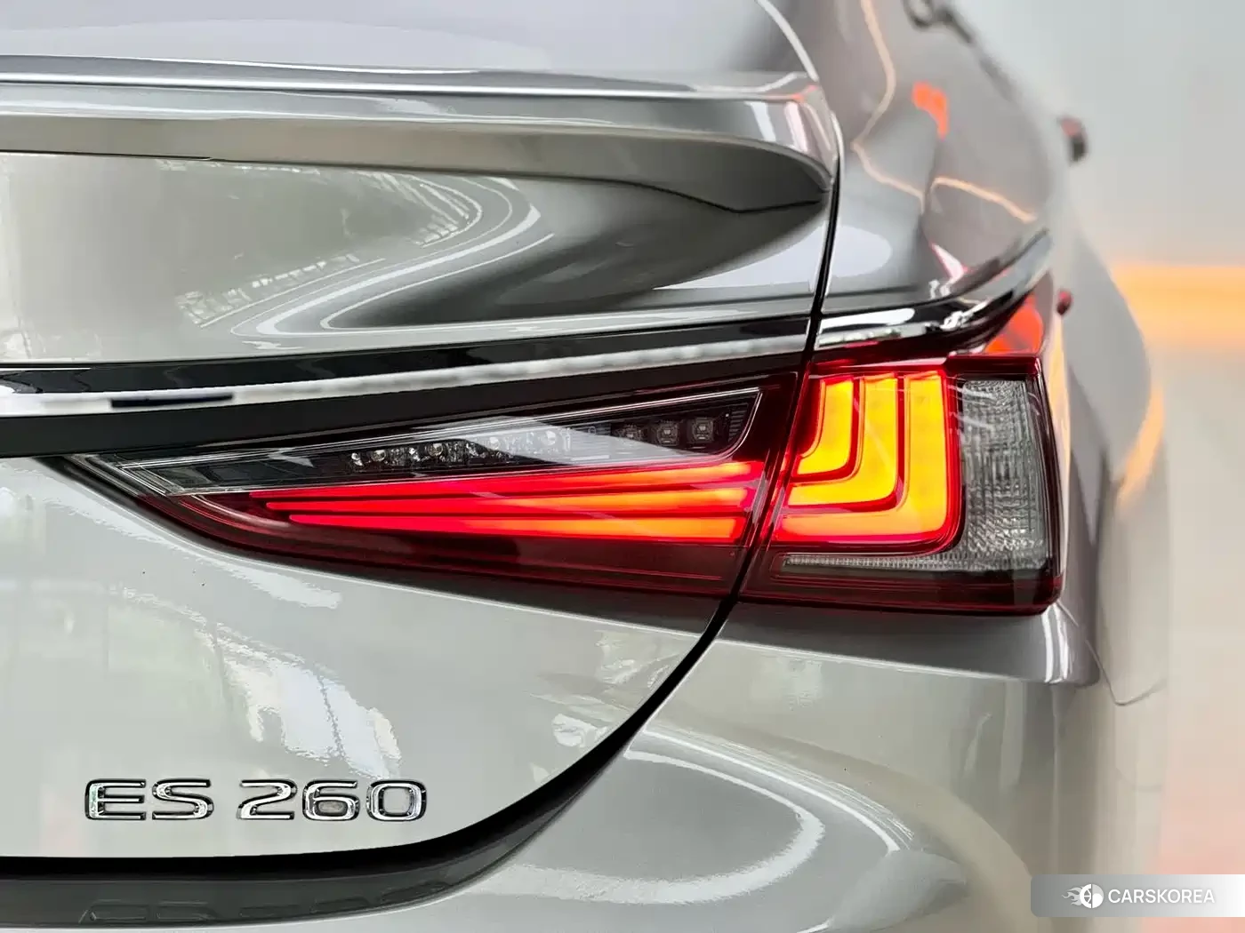 Lexus ES 2023 Silver/gray из Китая, фото 2