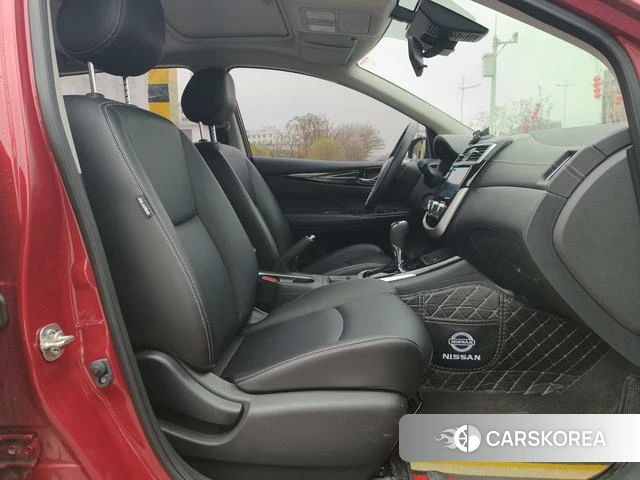 Nissan TIIDA 2022 Красный из Китая