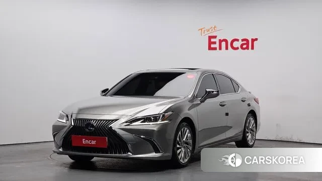 Lexus ES300h 7th generation 2018 Серебряный из Кореи