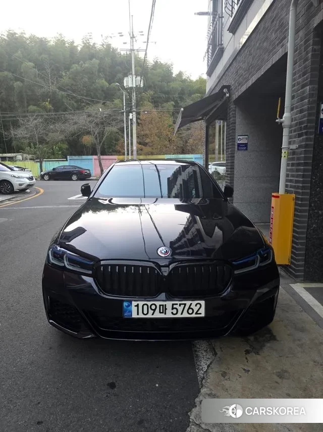 BMW 5 Series (G30) 2023 Черный из Кореи