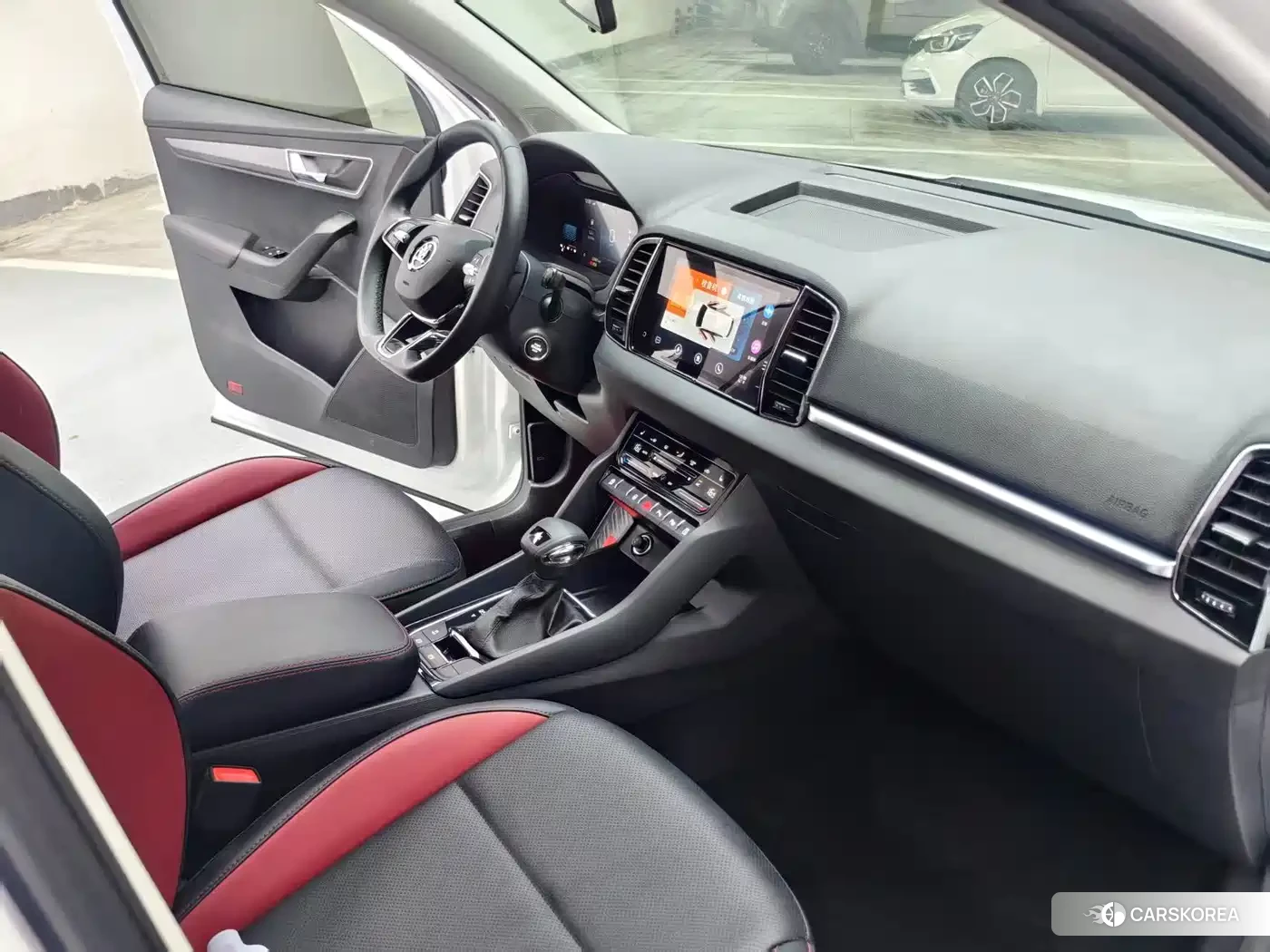 Skoda Krok 2023 Белый из Китая