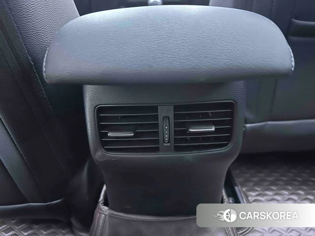 Mazda 3 Angkesaila 2023 Красный из Китая