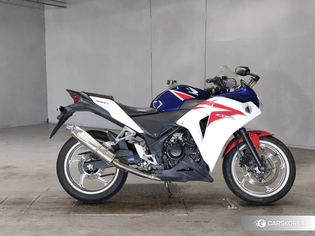 Проданный Honda CBR250R 2011 из Японии
