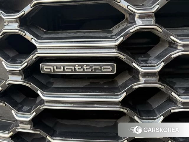 Audi Q5L 2022 Черный из Китая