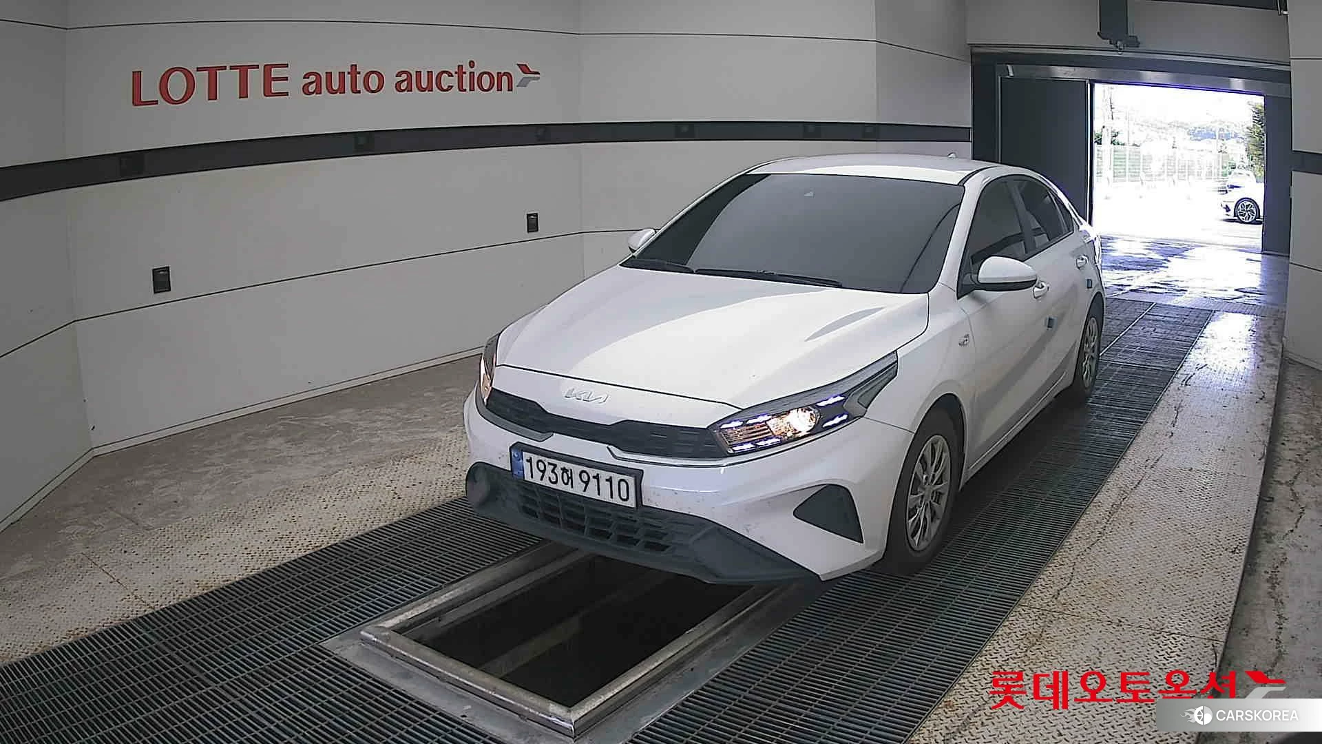Kia K3 2023 Snow White Pearl (optional) из Кореи