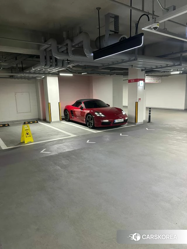 Porsche 718 Boxster 2018 Красный из Кореи