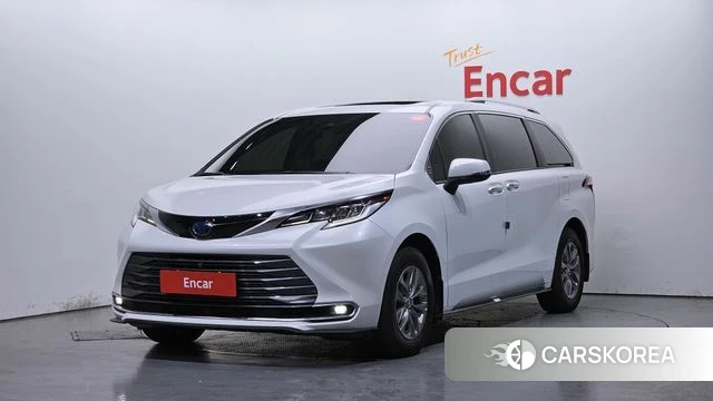 Toyota Sienna 4th Generation 2022 Белый из Кореи