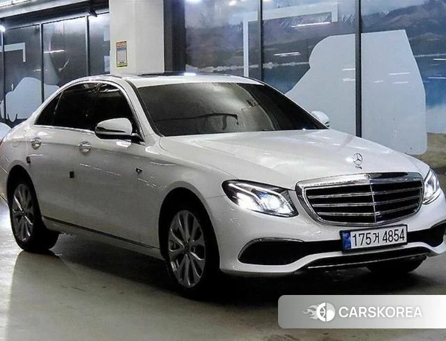 Mercedes-Benz E-Class W213 2019 Белый из Кореи