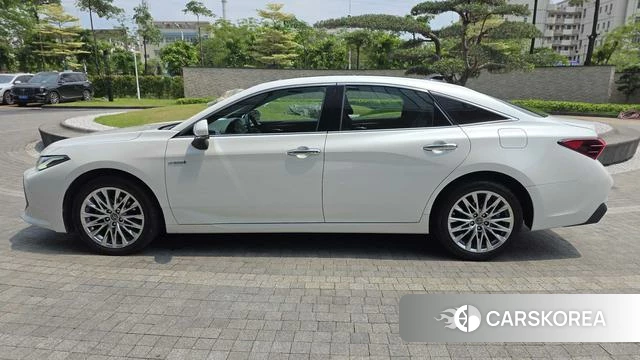 Toyota Asian dragon 2023 Белый из Китая
