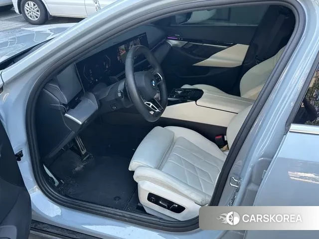 BMW 5 Series (G60) 2024 Серый из Кореи