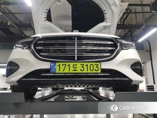 Mercedes-Benz E-Class W214 2025 Белый из Кореи