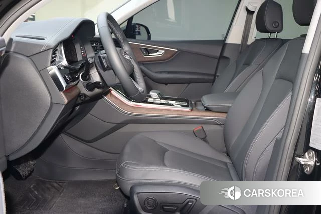 Audi Q7 2025 Черный из Китая
