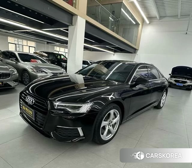 Audi A6L 2022 Черный из Китая