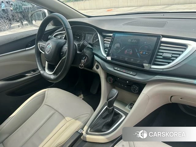 Buick Yinglang 2018 Белый из Китая
