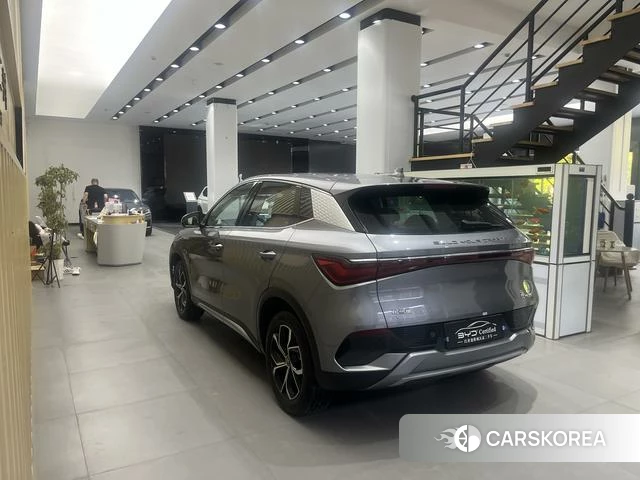 BYD Yuan PLUS 2023 Темно-серый из Китая