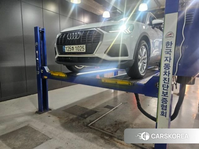Audi Q3 (F3) 2023 Белый из Кореи
