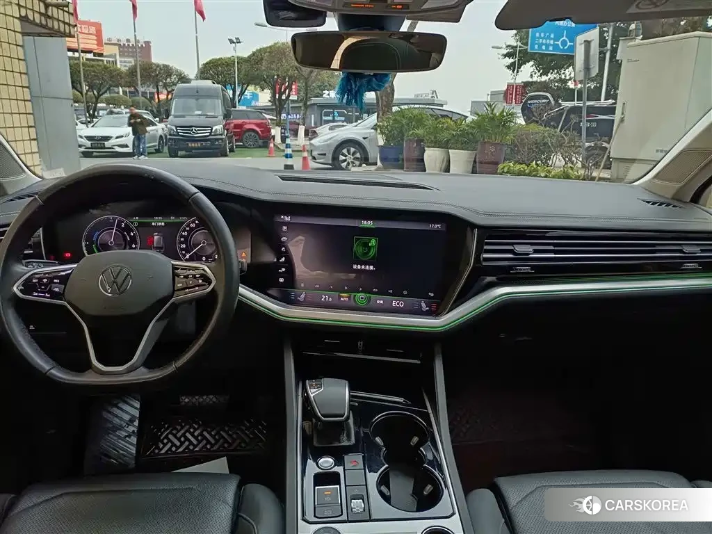 Volkswagen Touareg 2021 Черный из Китая, фото 2