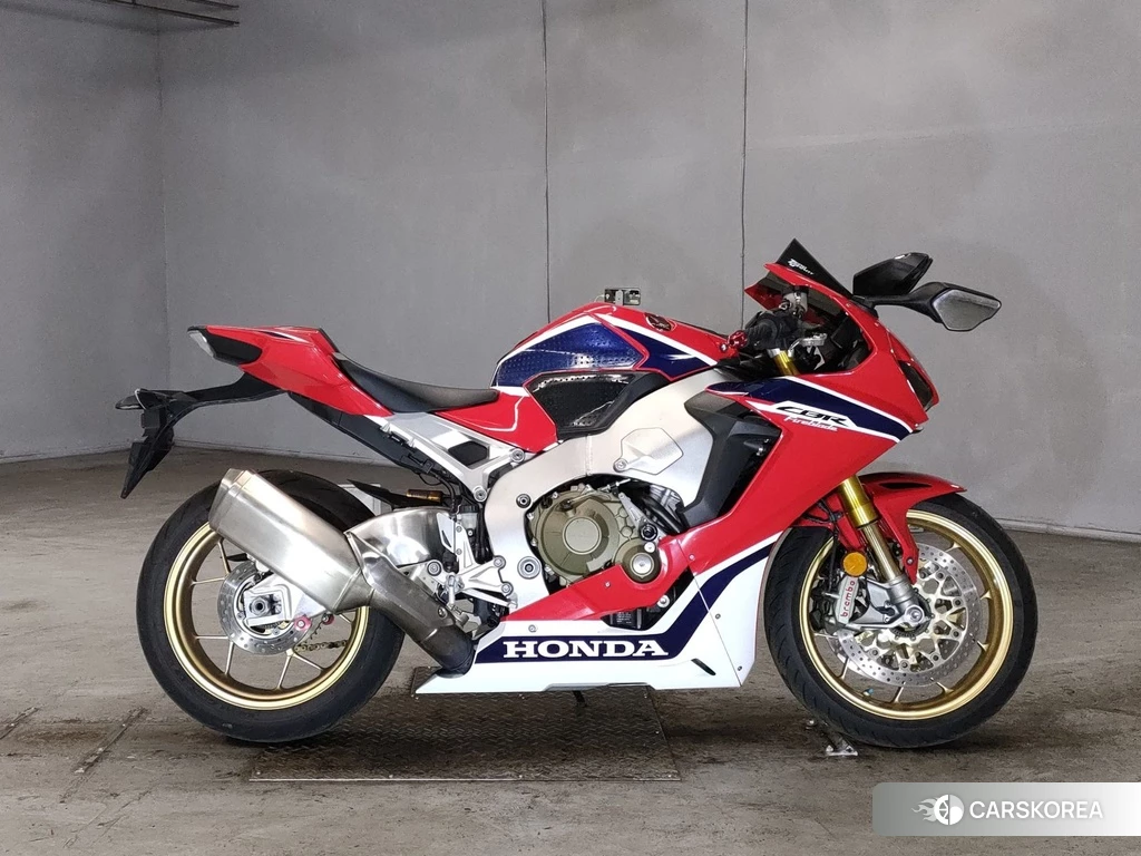 Проданный Honda CBR1000RR 2017 из Японии