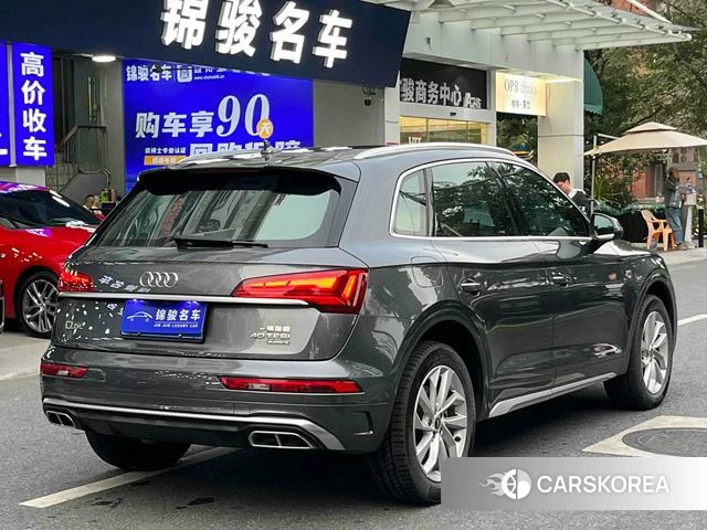 Audi Q5L 2022 Темно-серый из Китая