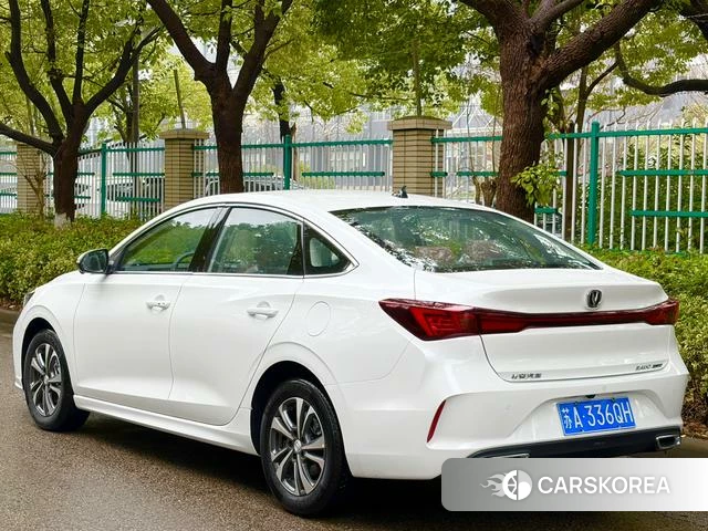 Chang'an Yidong 2026 Белый из Китая