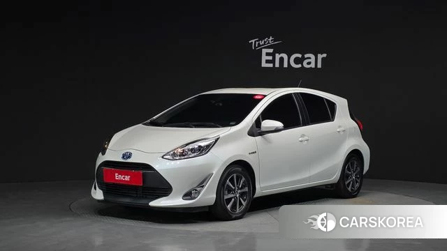 Toyota Prius C 2019 Белый из Кореи