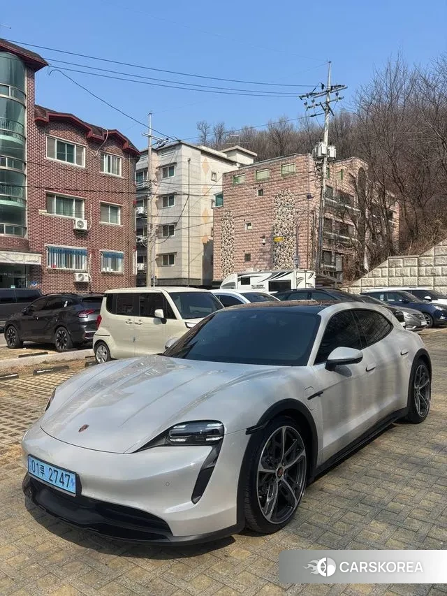 Porsche Taycan 2024 Серебристо-серый из Кореи