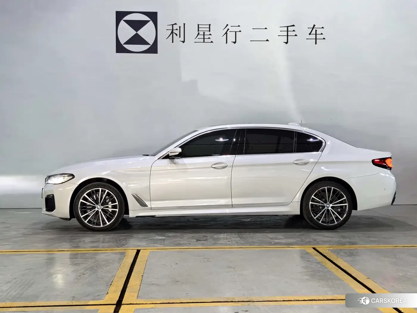BMW 5 series 2023 Белый из Китая