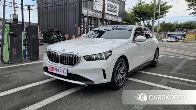 BMW 5 Series (G60) 2023 Белый из Кореи