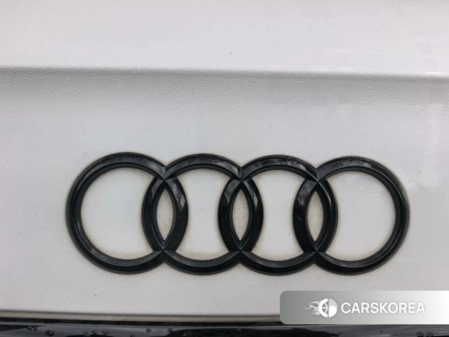 Audi Q5L 2023 Белый из Китая