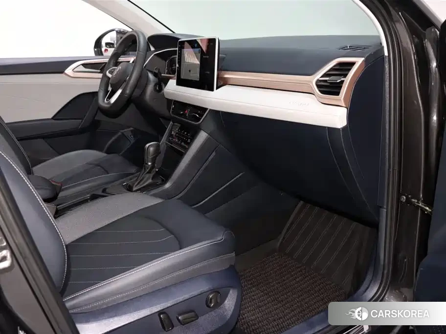 Volkswagen Tharu 2025 Silver/gray из Китая