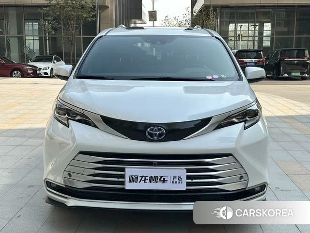 Toyota Saina 2024 Белый из Китая