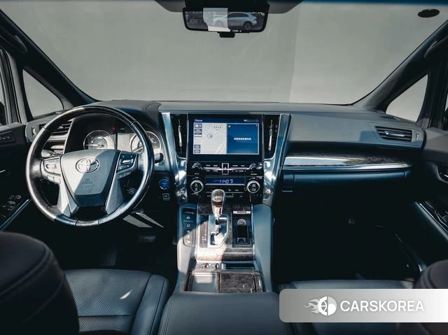 Toyota Elfa 2021 Белый из Китая