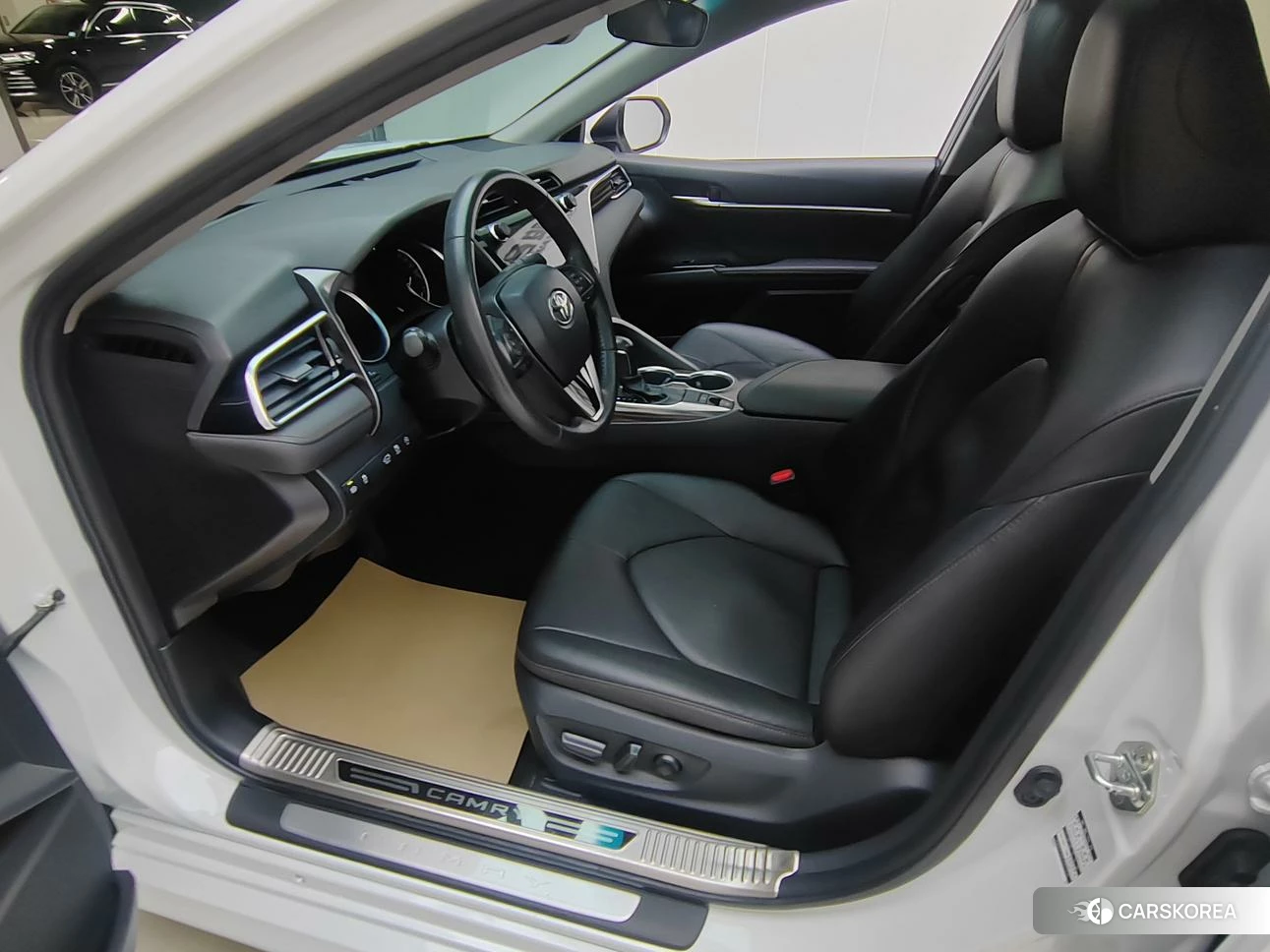 Toyota Camry 2019 Белый из Китая
