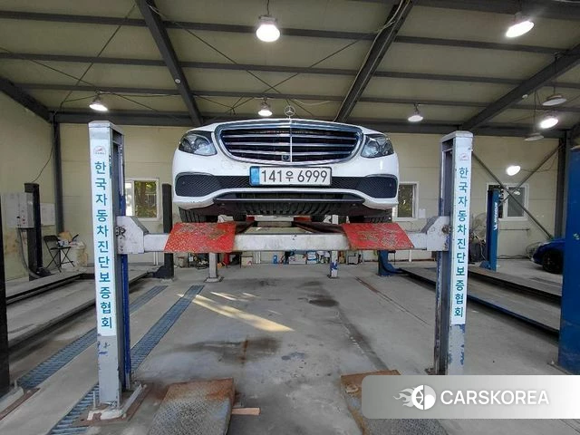 Mercedes-Benz E-Class W213 2018 Белый из Кореи