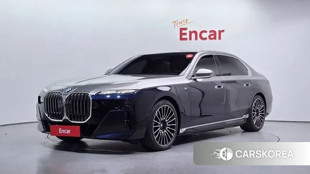 BMW 7 Series (G70) 2025 Серебряный двухцветный из Кореи