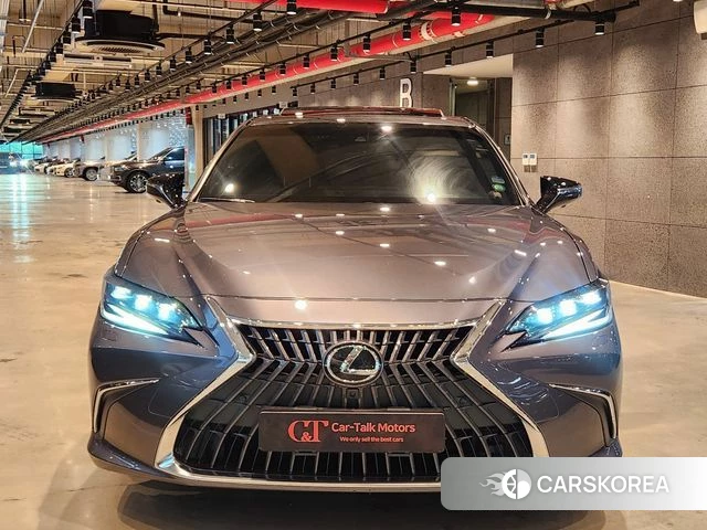 Lexus ES300h 7th generation 2023 Серый из Кореи