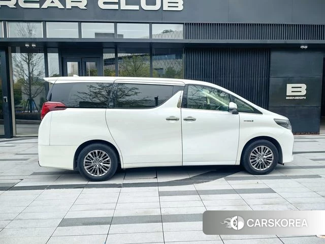 Toyota Elfa 2020 Белый из Китая