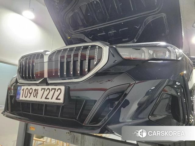 BMW 5 Series (G60) 2024 Черный из Кореи