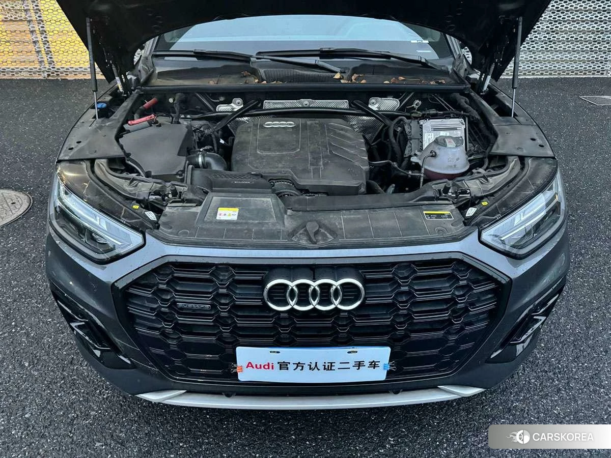 Audi Q5L 2023 Темно-серый из Китая