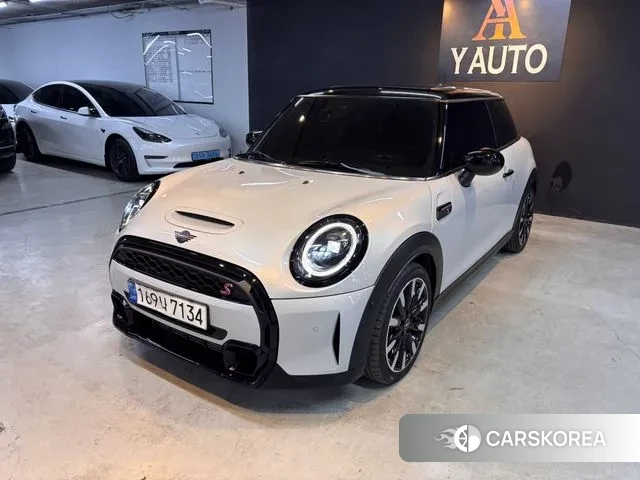 Mini Cooper S 2022 Белый двухцветный из Кореи