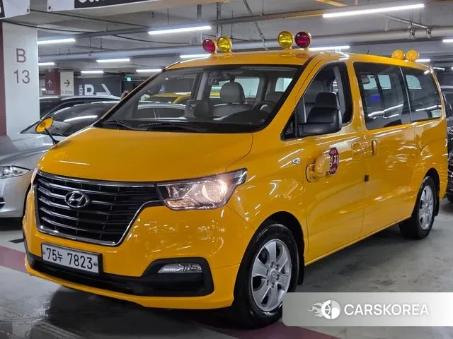 Hyundai The New Grand Starex 2019 Желтый из Кореи