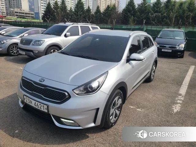 Kia Niro 2018 Серебряный из Кореи