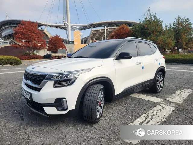 Kia Seltos 2020 Жемчужный двухцветный из Кореи