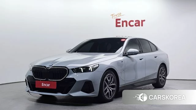 BMW 5 Series (G60) 2025 Серебристо-серый из Кореи