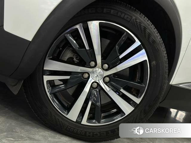 Peugeot 5008 2018 Белый из Китая