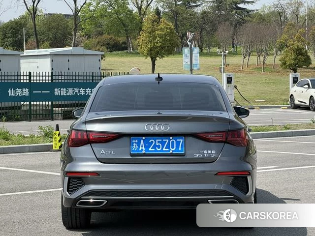 Audi A3 2024 Темно-серый из Китая