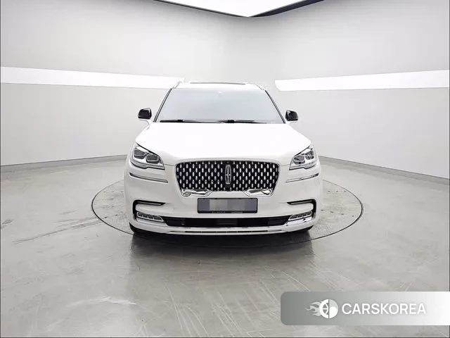 Lincoln Aviator 2nd generation 2023 Белый из Кореи